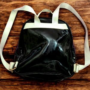 Trendy Black  Backpack–Stylish School &amp; Casual Bag