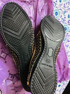 Embroidered Juttis