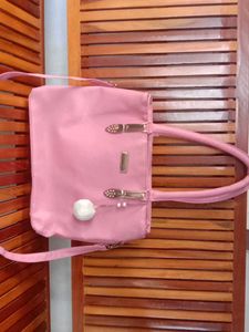 WOMEN HANDBAG CONDITION GOOD
