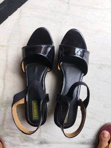 New Black Wedges🖤