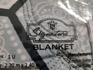 Brand New Signature Blankets Double Bed Comforter