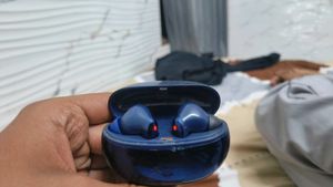 Ubon Buds And Airpods Pro..