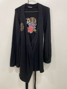 🔥Own This Stunning Black &amp; Gold Pullover🔥
