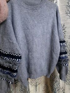 GREY SWEATER WITH DIFFERENT SLEEVES