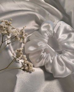 5 Psc Pure White Scrunchies