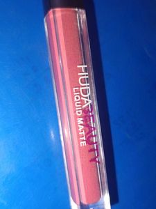 HUDA BEAUTY Lipstick