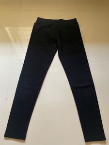 Black leggings