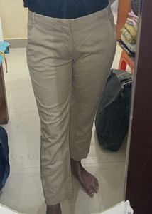 Beige Cropped Trousers - Chic &amp; Versatile!