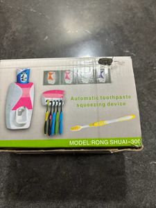 Automatic Toothpaste Squeezing Device