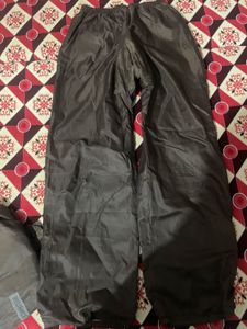 RAIN COAT PAIR IN CHEAP RATE.