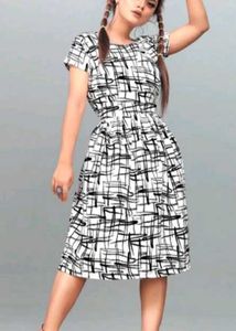 Fit &amp; Flare White Knee Length Dress👗