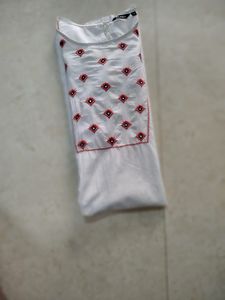 Elegant White Embroidered Kurta size s