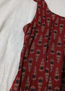 Sleeveless red kurti