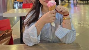 Striped office siren Women&#39;s shirt