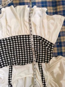 Chic Houndstooth Peplum Top
