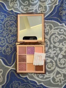 Huda Beauty Light Nude Obsession Eyeshadow Palett