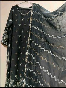 Pakistani Suit ( Kurti + Dupatta )
