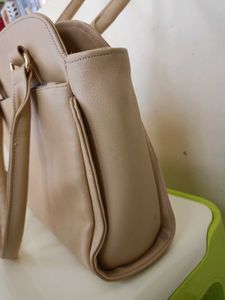 Elegant 👜 with 4 compartments n Spacious