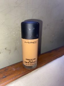 MAC NC 42 Foundation Sample