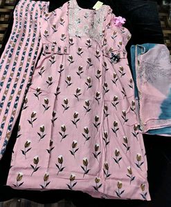 Elegant Pink Floral Kurta Set