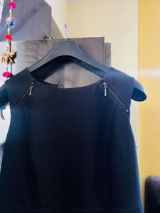 Chic Black Sleeveless Dress