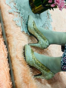 Gold Party Wear Heals