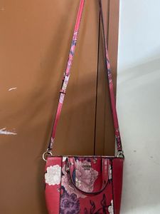 Guess Orginal Sling Bag