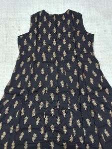 Sleeveless Gown/Dress With Golden Motifs