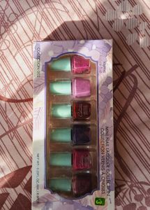 Nailpolish set | Shades of Pink and red