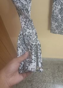 Stretchable Active Wear Black N White