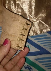 Slevless Blouse Golden J
