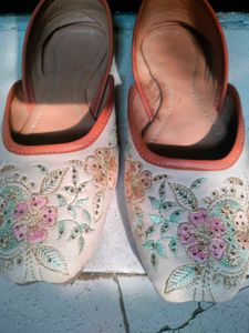 Ethnic Mojri For Women