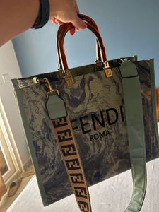 👜Luxurious large fendi Bag - NWT