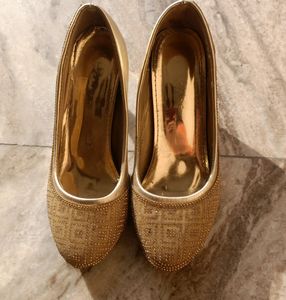 Golden Barbie Belli