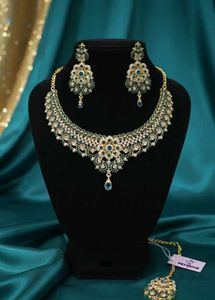 Elegant Emerald Jewelry Set