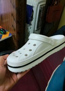 ₹1000.  Crocs Unused