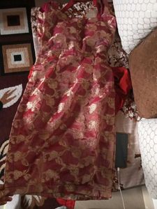 Padded Maroon &amp; Gold Kurta Set With Chunni