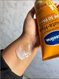 Vaseline Gluta Hya Sunscreen