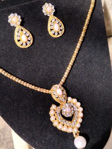 Vintage Pearl Necklace &amp; Earring Set