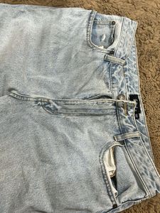 Light Wash Jeans - Modern Style