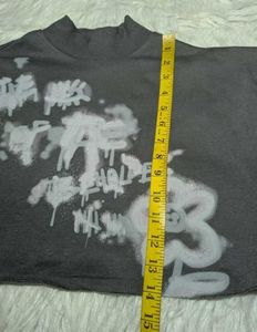 H&amp;M Graphic Cropped Sweatshirt