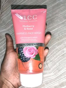 VLCC Natural Mulberry and Rose Fairness Facewash