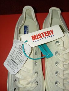 mistery White low top unisex Sneakers