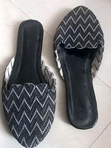 Black Jutti Style Flats
