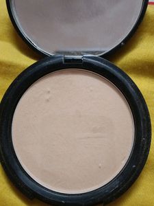 Weightless Matte Finish Compact