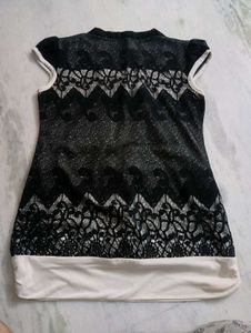 ‼️FREE DELIVERY‼️Elegant Lace Detail Top