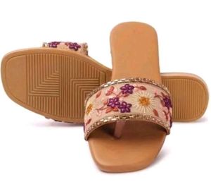 Trendy Embroidered Flats Factory Price