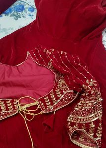 Trendy velvet gown with Koti set😍
