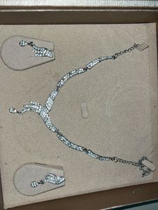 White stone jewellery set