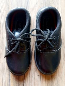 Shoes For 3 To 4 Year Boys Length 7 N 1/2 Inches